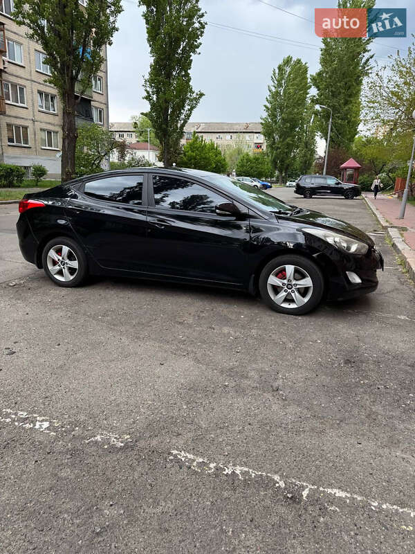 Hyundai Elantra 2012