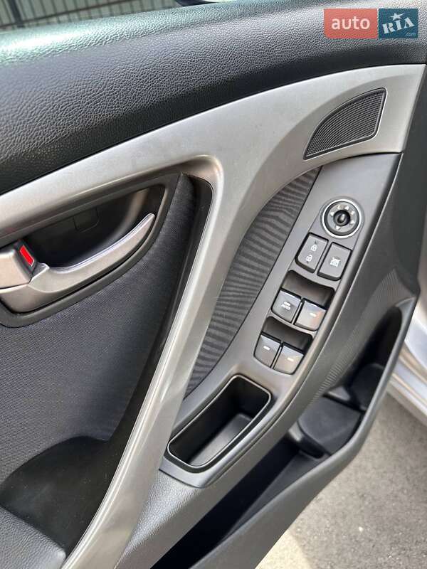 Седан Hyundai Elantra 2012 в Києві