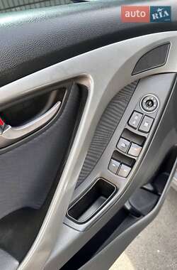 Седан Hyundai Elantra 2012 в 