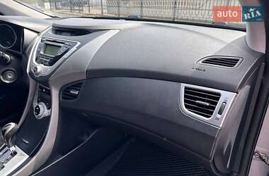 Седан Hyundai Elantra 2012 в 