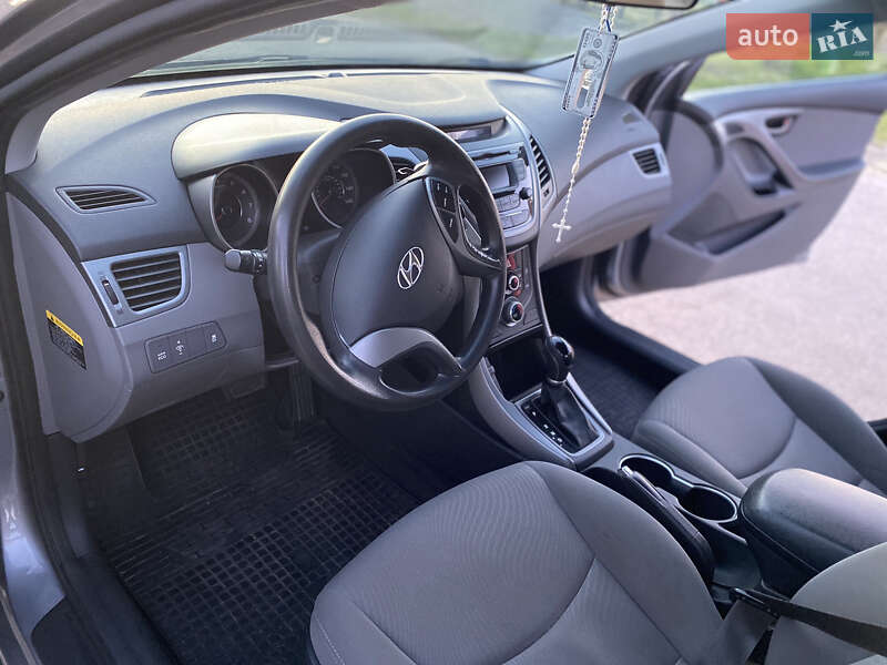 Седан Hyundai Elantra 2014 в Новом Ярычеве
