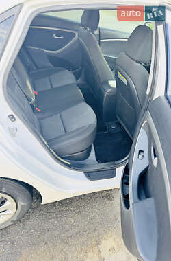 Хетчбек Hyundai Elantra 2015 в 