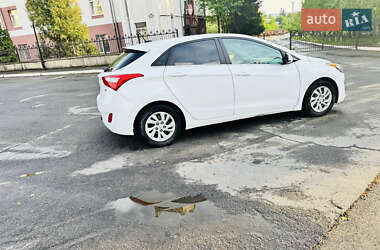 Хетчбек Hyundai Elantra 2015 в 