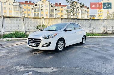 Хетчбек Hyundai Elantra 2015 в 