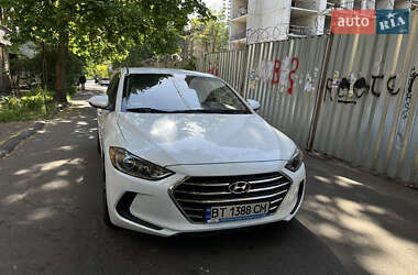 Седан Hyundai Elantra 2017 в 