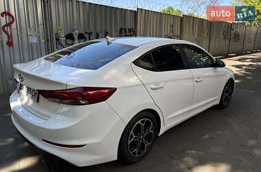 Седан Hyundai Elantra 2017 в 