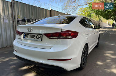 Седан Hyundai Elantra 2017 в 