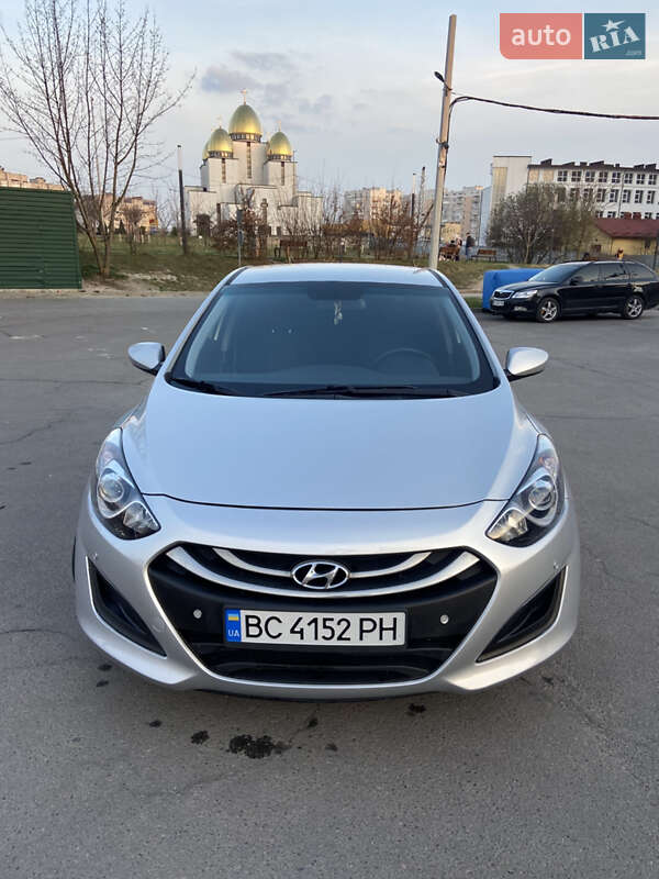 Хэтчбек Hyundai Elantra 2016 в Львове