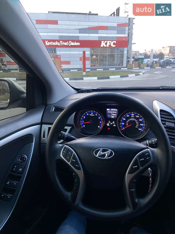 Хэтчбек Hyundai Elantra 2016 в Львове
