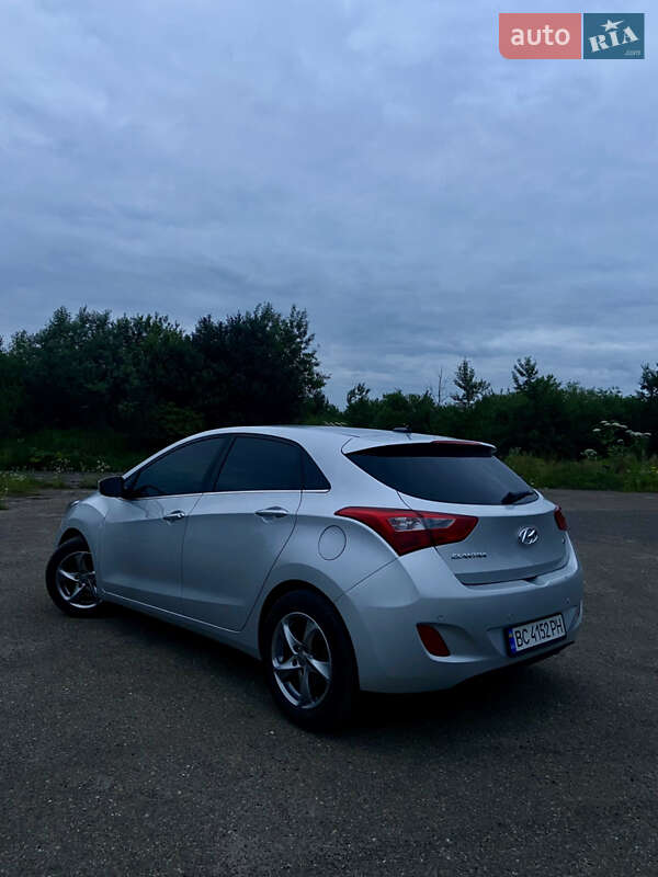 Хэтчбек Hyundai Elantra 2016 в Львове