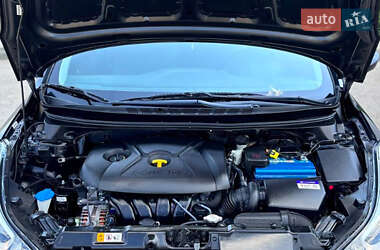 Седан Hyundai Elantra 2014 в 