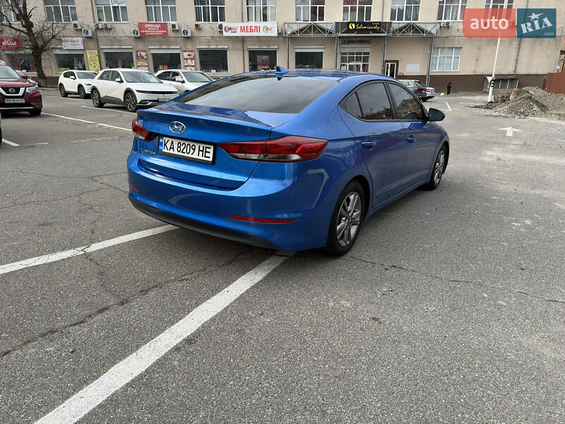 Седан Hyundai Elantra 2016 в Києві