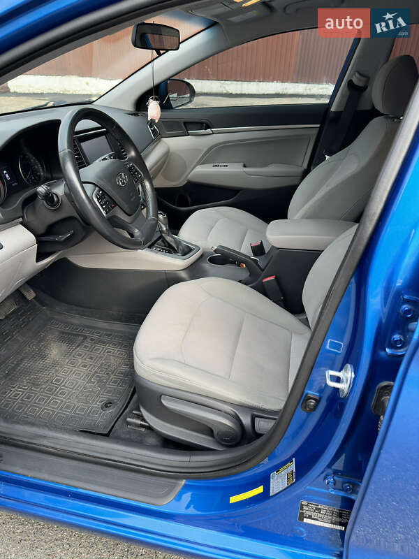 Седан Hyundai Elantra 2016 в Києві