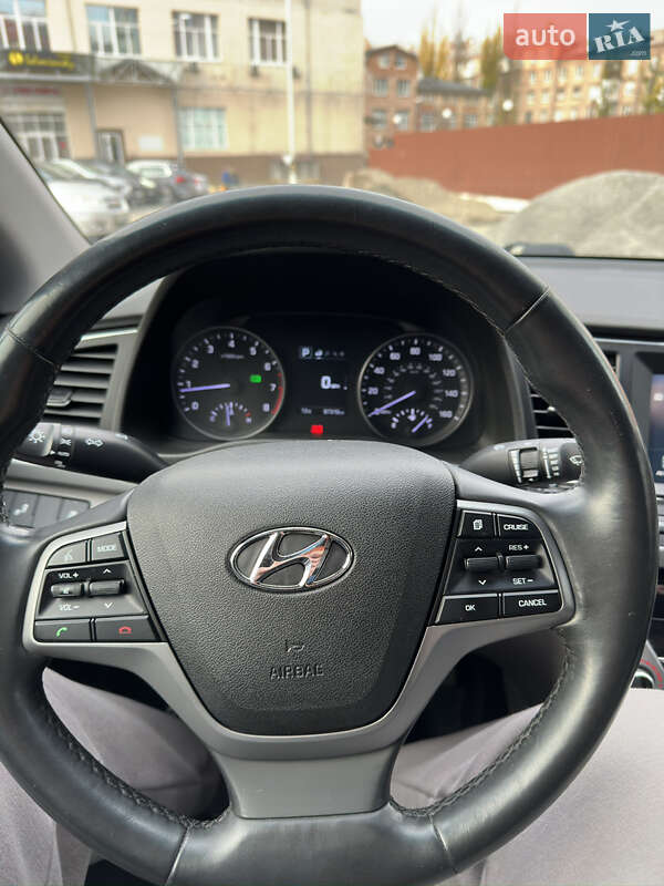 Седан Hyundai Elantra 2016 в Києві