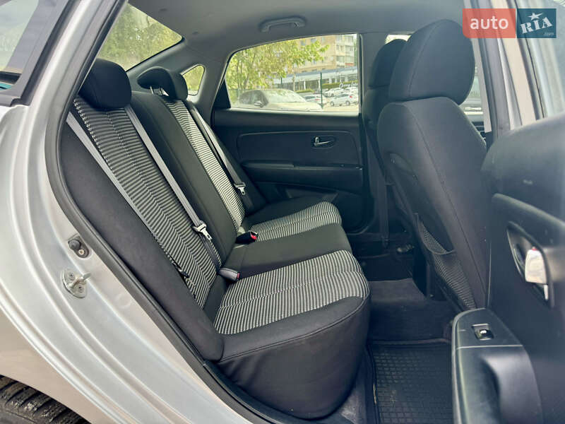 Седан Hyundai Elantra 2011 в Виннице