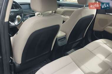 Седан Hyundai Elantra 2018 в 