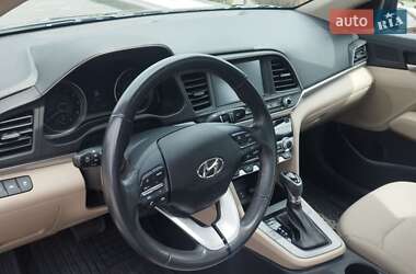 Седан Hyundai Elantra 2018 в 