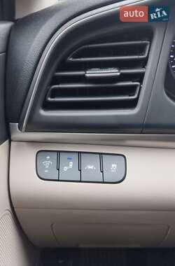 Седан Hyundai Elantra 2018 в 