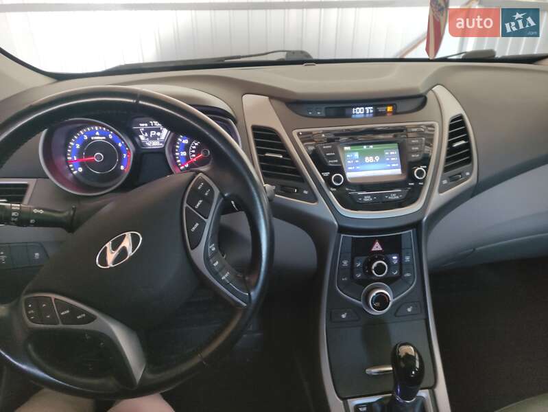 Седан Hyundai Elantra 2015 в Ахтырке