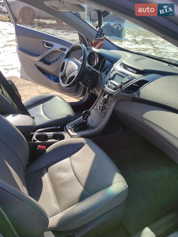 Седан Hyundai Elantra 2015 в Ахтырке
