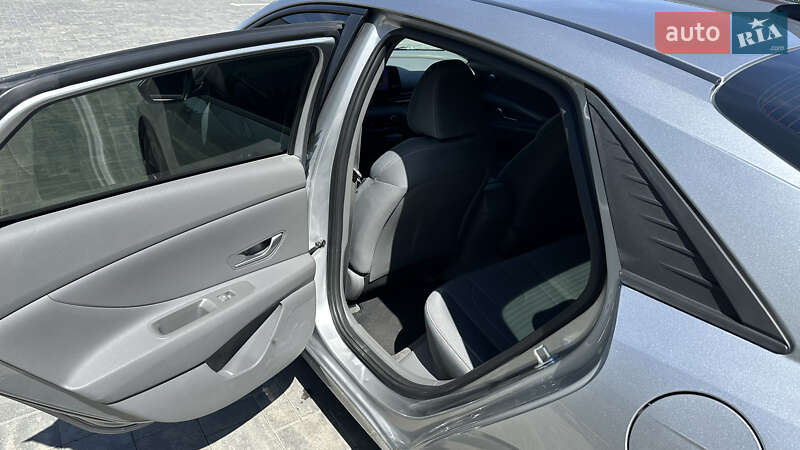 Седан Hyundai Elantra 2022 в Луцке