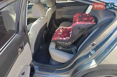 Седан Hyundai Elantra 2018 в 