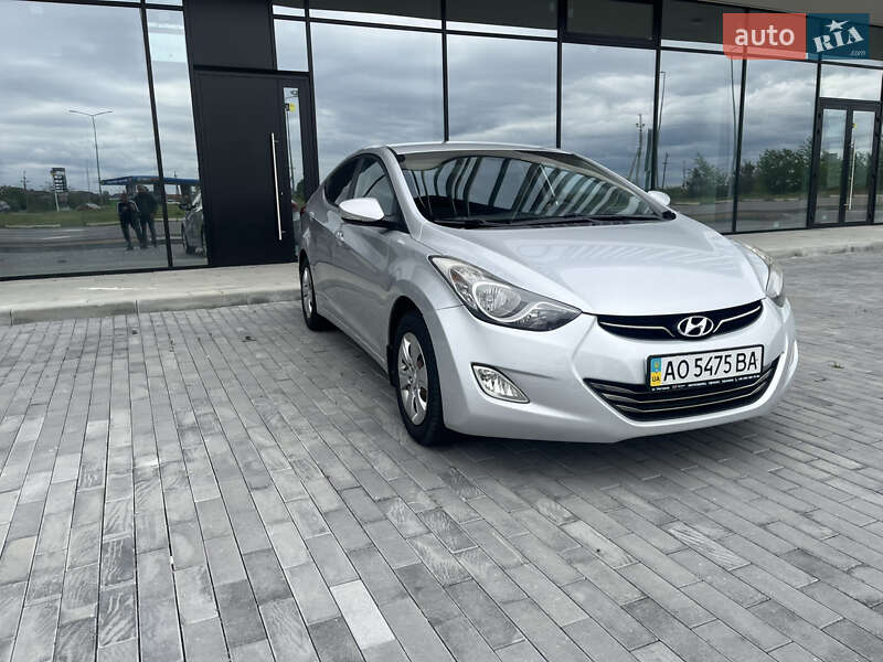 Седан Hyundai Elantra 2011 в 
