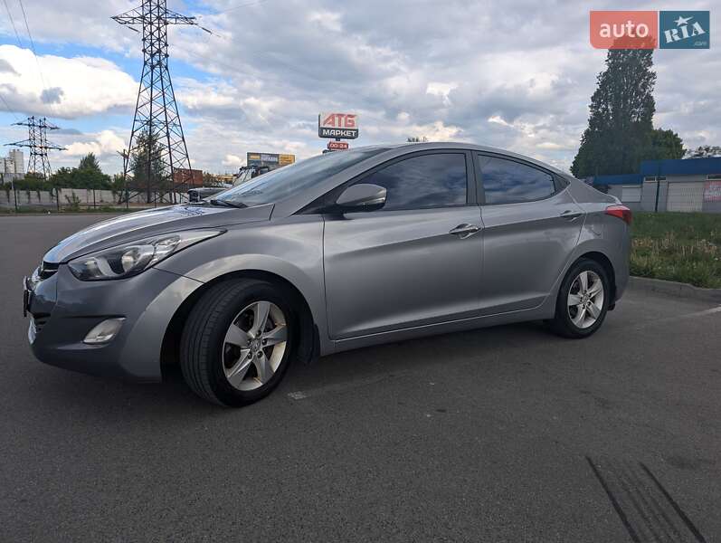 Седан Hyundai Elantra 2012 в Киеве