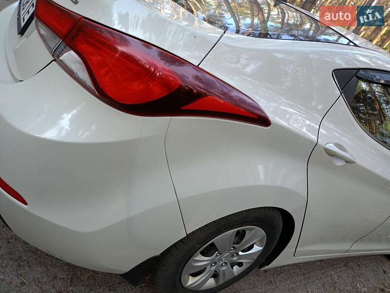 Седан Hyundai Elantra 2014 в Киеве