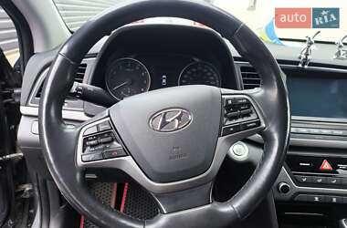 Седан Hyundai Elantra 2018 в 