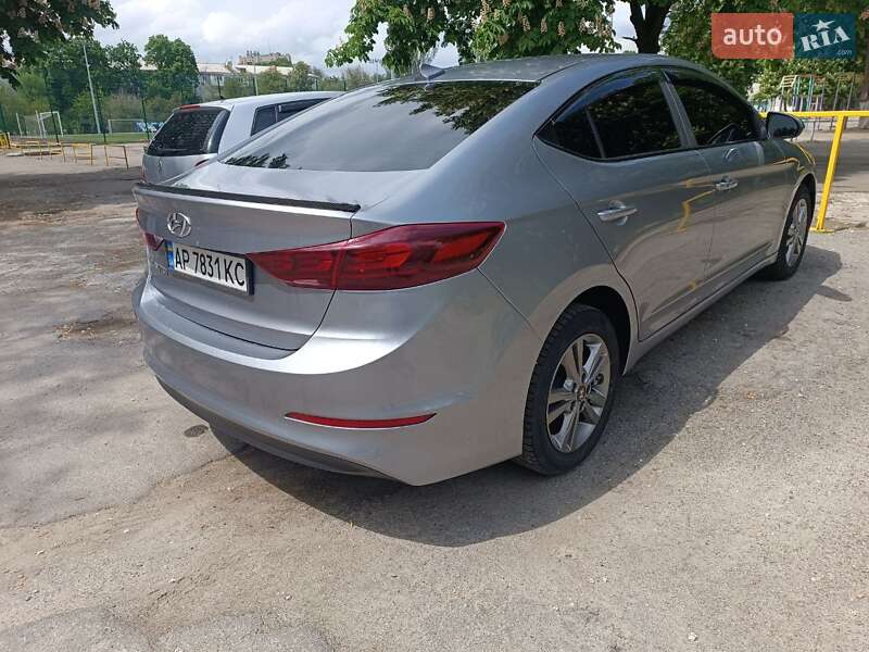 Седан Hyundai Elantra 2016 в Запоріжжі