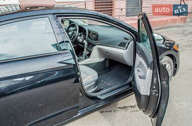 Седан Hyundai Elantra 2017 в 