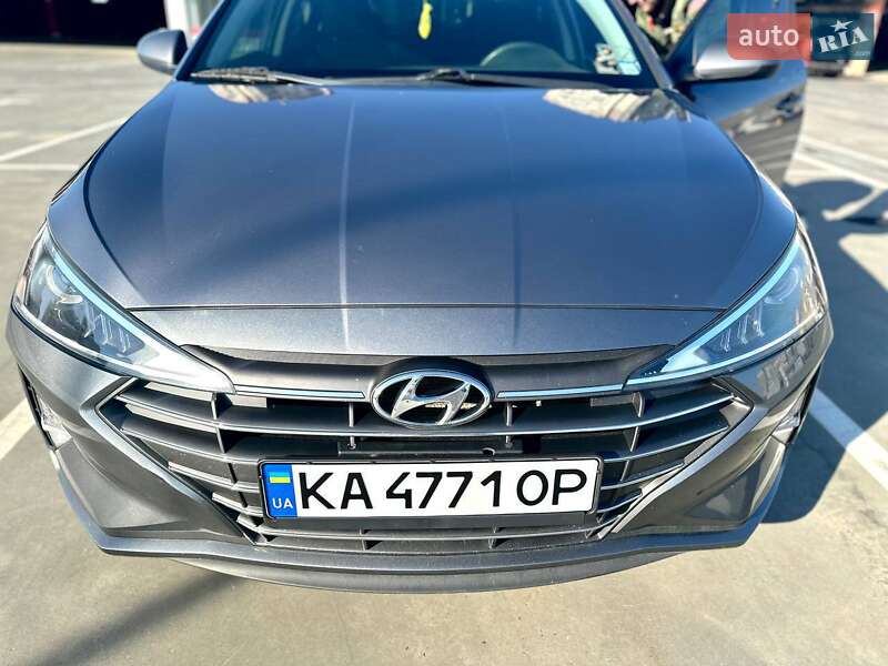 Седан Hyundai Elantra 2019 в 