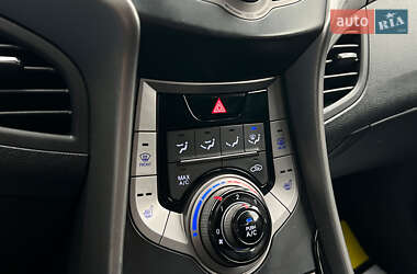 Седан Hyundai Elantra 2013 в 