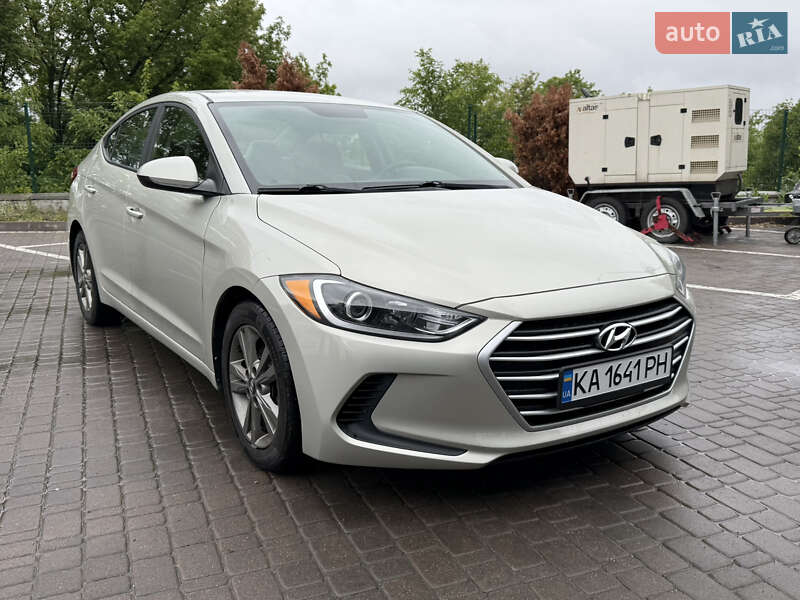 Седан Hyundai Elantra 2018 в Киеве