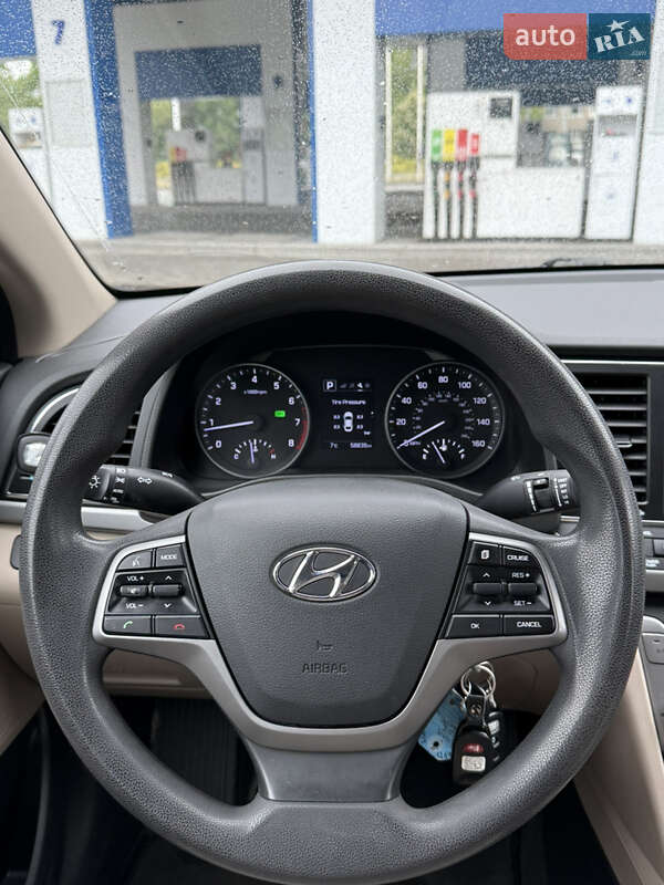 Седан Hyundai Elantra 2018 в Киеве