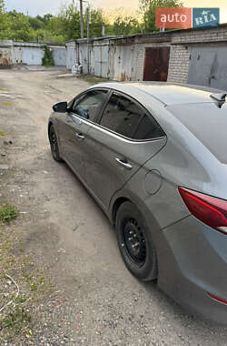 Седан Hyundai Elantra 2017 в 