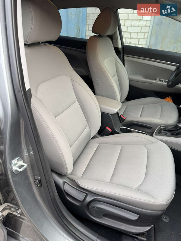 Седан Hyundai Elantra 2017 в Дніпрі