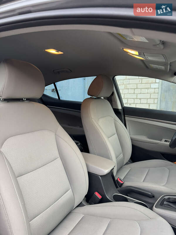 Седан Hyundai Elantra 2017 в Дніпрі
