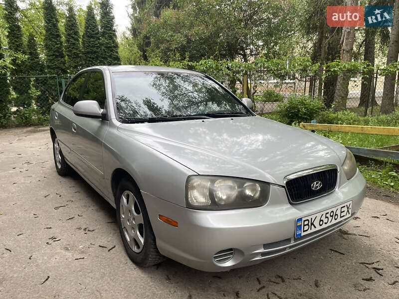 Hyundai Elantra 2001