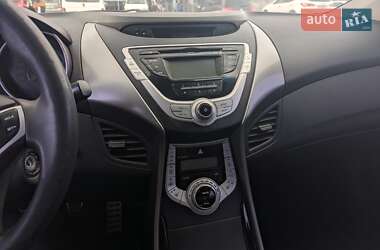 Седан Hyundai Elantra 2012 в 