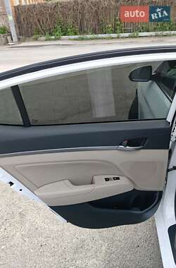 Седан Hyundai Elantra 2016 в 