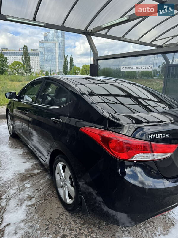 Седан Hyundai Elantra 2013 в Києві