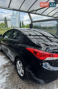 Седан Hyundai Elantra 2013 в 