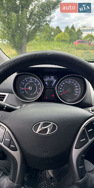 Седан Hyundai Elantra 2013 в Києві