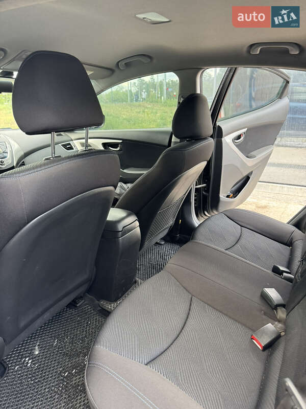 Седан Hyundai Elantra 2013 в Києві