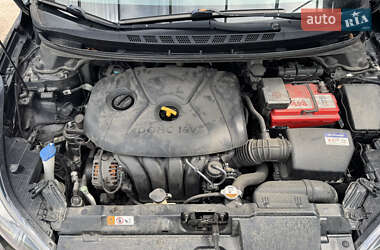 Седан Hyundai Elantra 2013 в 