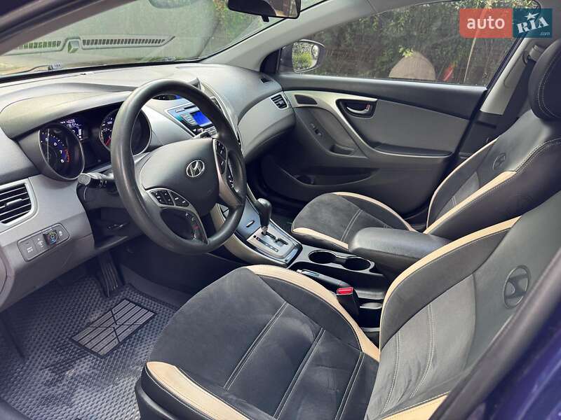 Седан Hyundai Elantra 2013 в Киеве