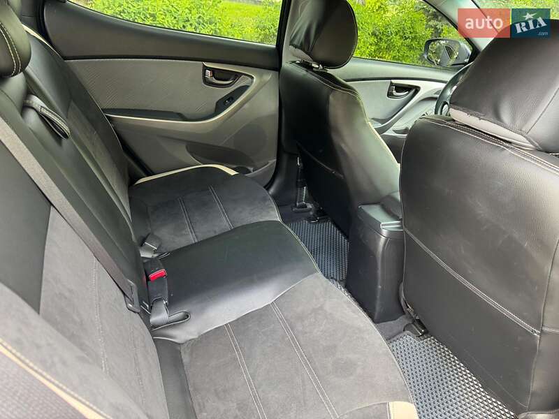 Седан Hyundai Elantra 2013 в Киеве