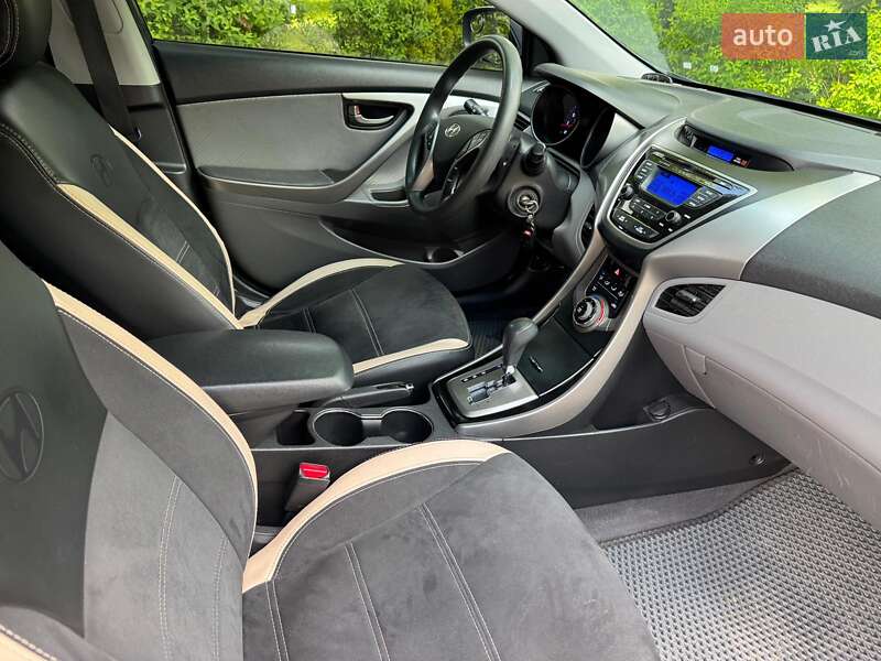 Седан Hyundai Elantra 2013 в Киеве